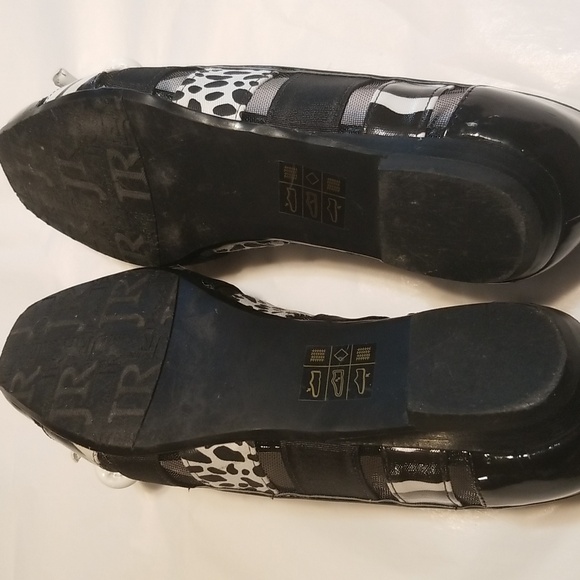 J RENEE Sz 7M Flats, Black & White Patent with zebra design on side, EUC - Picture 4 of 6